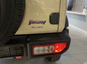 Suzuki Jimny 1.5 GLX A/T