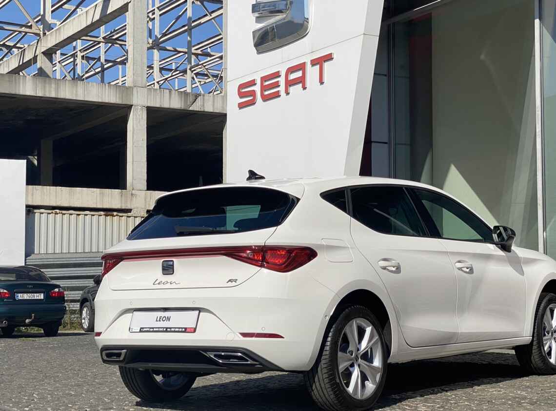 Купить SEAT Leon 1.4 TSI 2023 2023 1.4 / 150л.с. / Турбобензин новый в  Днепре