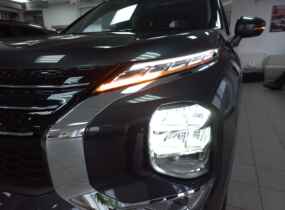 MITSUBISHI Outlander 2.5 CVT Ultimate