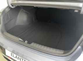 HYUNDAI Elantra 1.6 6AT