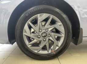 HYUNDAI Elantra 1.6 6AT