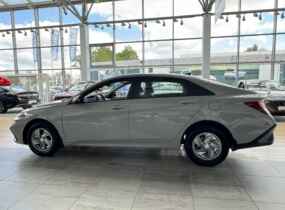 Hyundai Elantra 1.6 Comfort 6AT