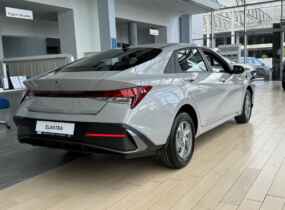 Hyundai Elantra 1.6 Comfort 6AT