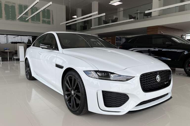 JAGUAR XE