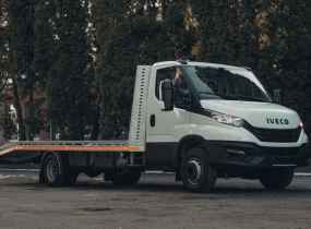 Евакуаторна платформа на базі шасі Iveco Daily 70C16