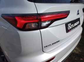 MITSUBISHI Outlander 2.5 CVT Ultimate