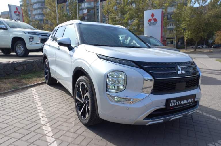 MITSUBISHI Outlander 2.5 CVT Ultimate