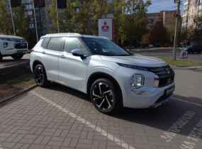 MITSUBISHI Outlander 2.5 CVT Ultimate