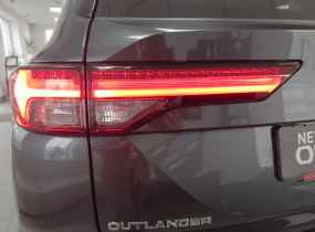 MITSUBISHI Outlander 2.5 CVT Intense